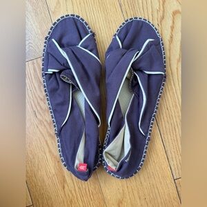 NWOT Havianas Purple Espadrilles with White Trim